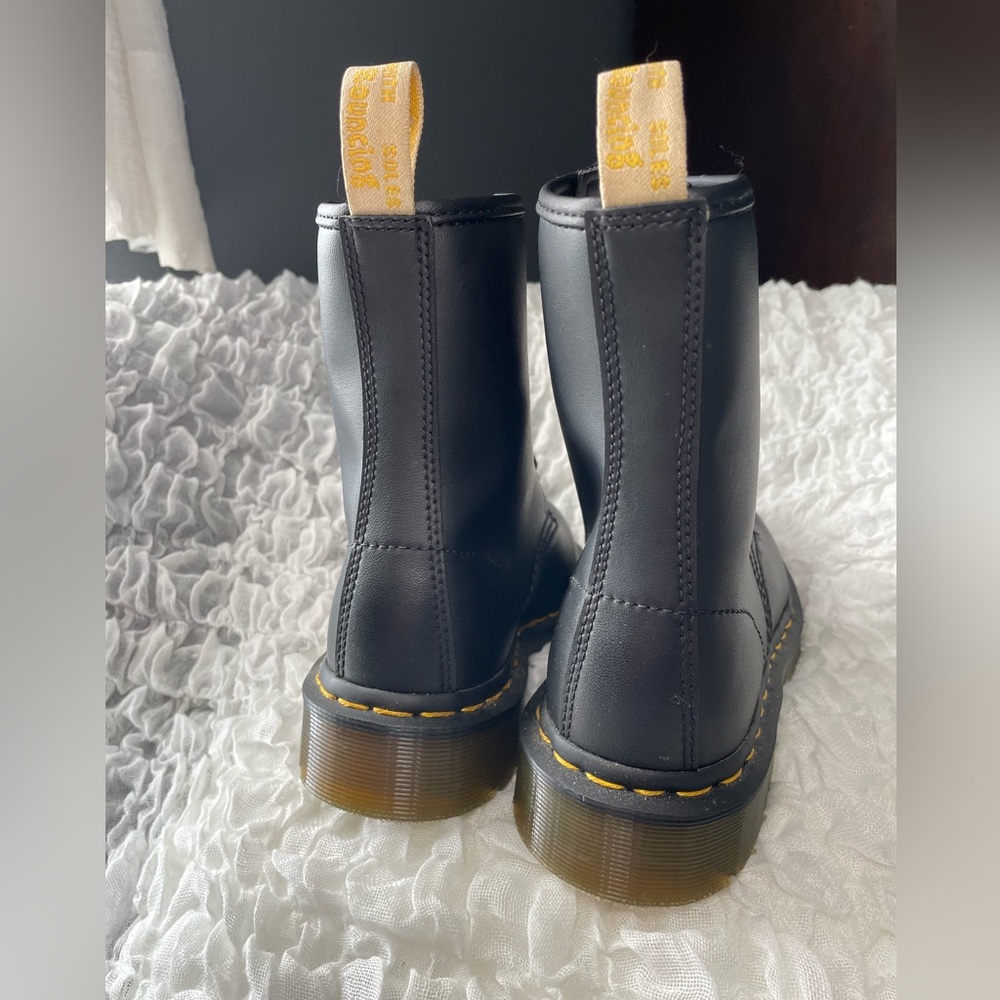 💥NWOT💥 Vegan 1460 8-eye Lace Up Doc Martens Boots - Picture 14 of 16